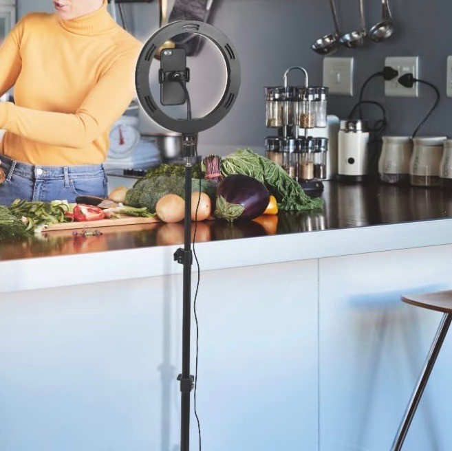 86,95 € Kostenloser Versand | Stehlampe 10W 3000K Warmes Licht. 222×64 cm. Kamerabeleuchtung. USB-Verbindung Polycarbonat. Schwarz Farbe