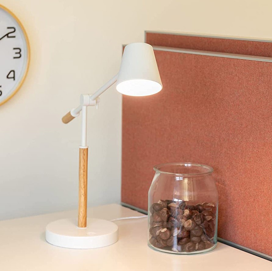116,95 € Spedizione Gratuita | Lampada da scrivania 9W LED articolabile Metallo e legna. Colore bianca