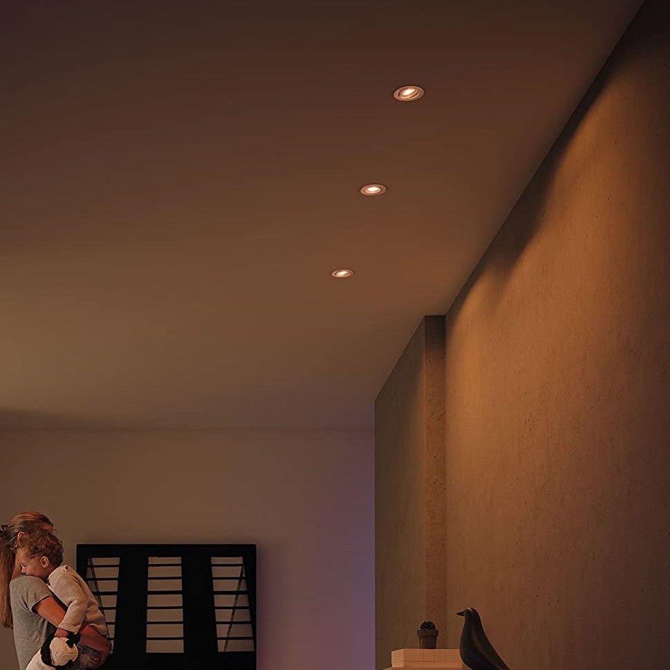 39,95 € Envio grátis | Caixa de 3 unidades Iluminação embutida Philips 4W 9×9 cm. LED ajustável Vidro. Cor preto