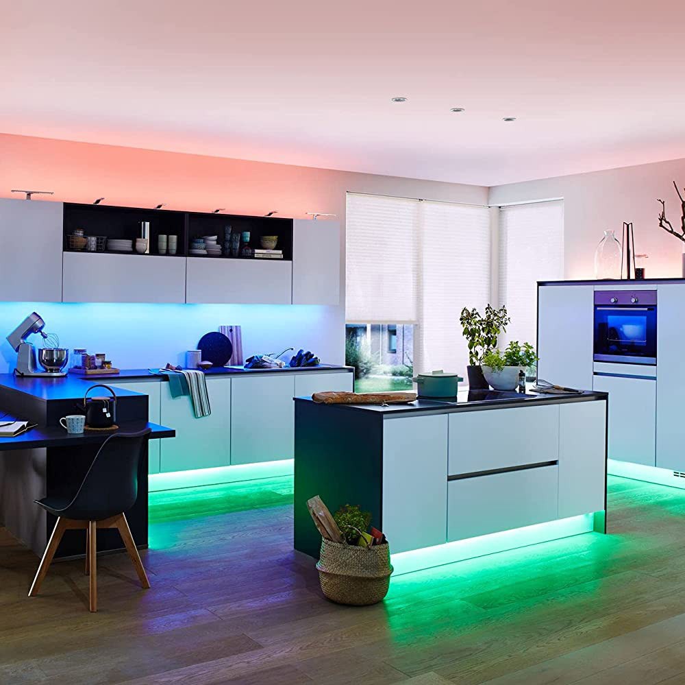 124,95 € Envio grátis | Tira e mangueira de LED 35W LED 3000K Luz quente. 300 cm. 3 metros. Bobina de tira de LED. Controle remoto. RGB multicolorido Pmma. Cor prata