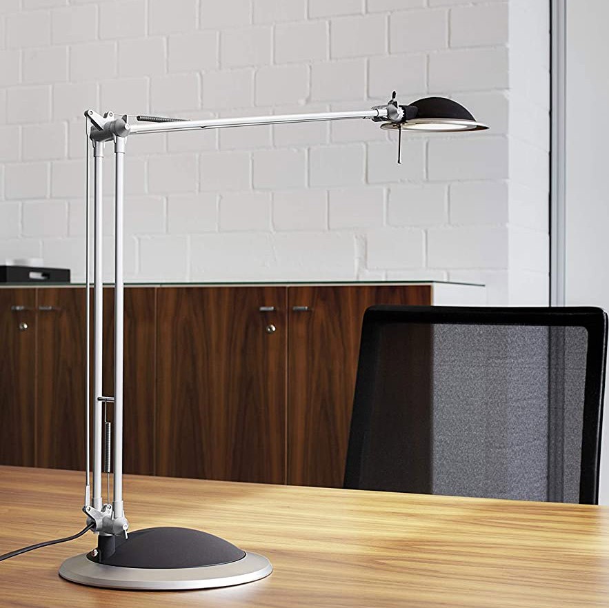 107,95 € Kostenloser Versand | Schreibtischlampe 11W 50×28 cm. Artikulierbar Aluminium. Silber Farbe