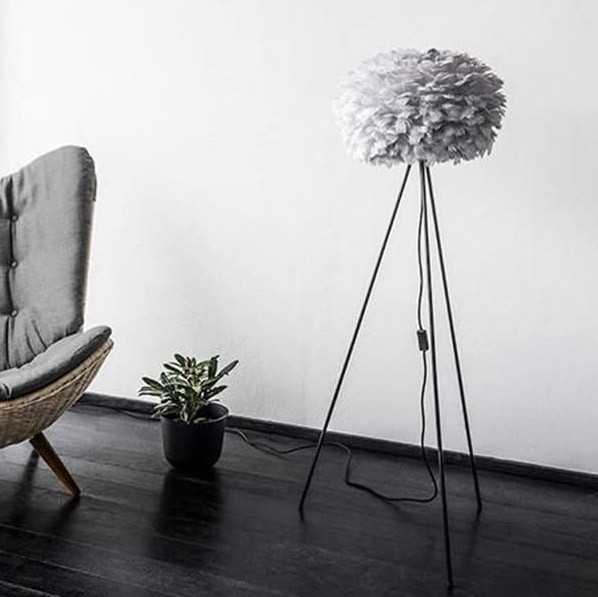 92,95 € Envío gratis | Lámpara de pie 60W 109×66 cm. Trípode de sujeción Aluminio. Color blanco