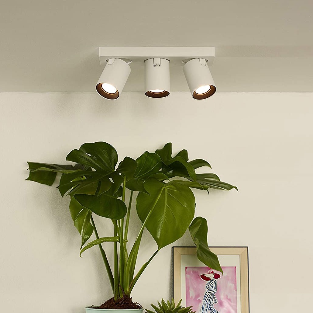 212,95 € Envío gratis | Foco para interior 15W 30×12 cm. Triple foco orientable Aluminio. Color blanco