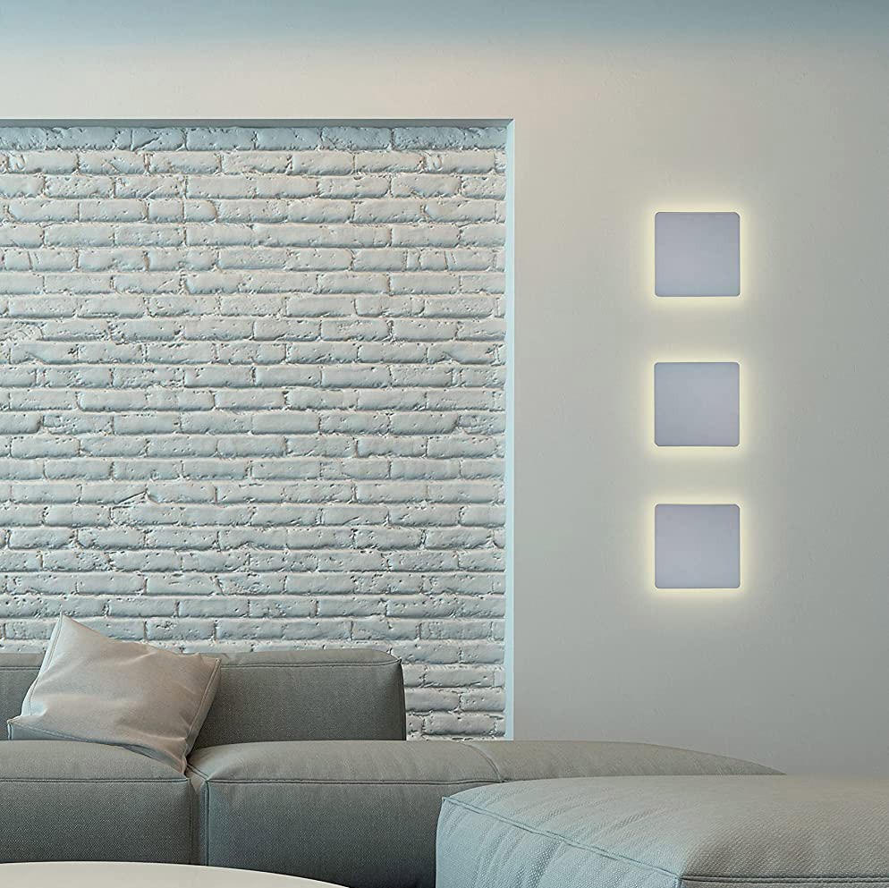 102,95 € Envío gratis | Aplique de pared interior 18×18 cm. Acrílico y aluminio. Color plata