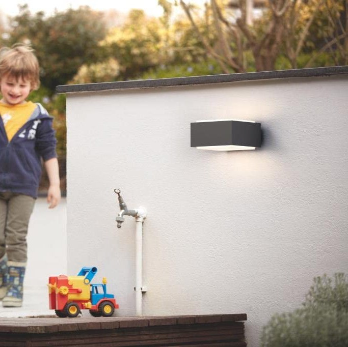 93,95 € Free Shipping | Outdoor wall light Philips Aluminum. White Color