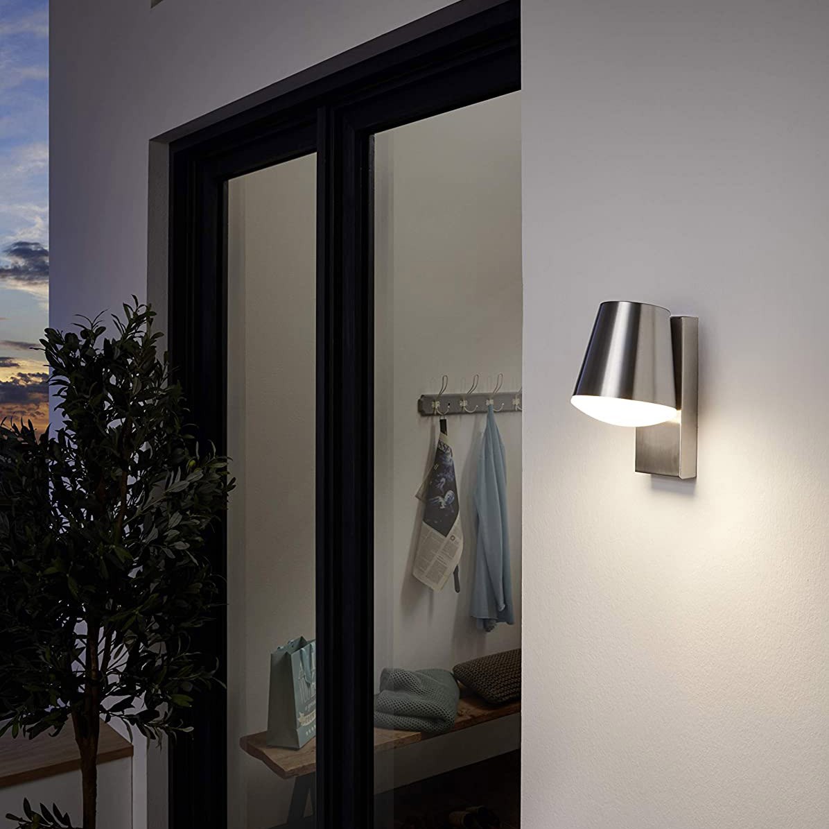 68,95 € Envio grátis | Aplique de parede ao ar livre Eglo 9W 3000K Luz quente. 24×19 cm. Controle com APP para smartphone Aço inoxidável e pmma. Cor prata