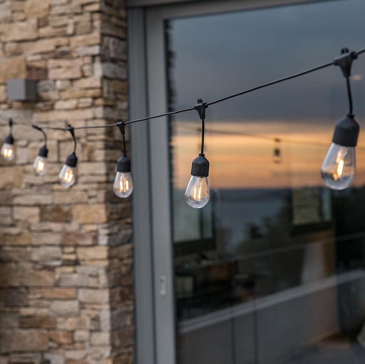 88,95 € Envío gratis | Iluminación decorativa 650 cm. 6,5 metros. Guirnalda de 10 puntos de luz. Recarga solar Pmma. Color negro