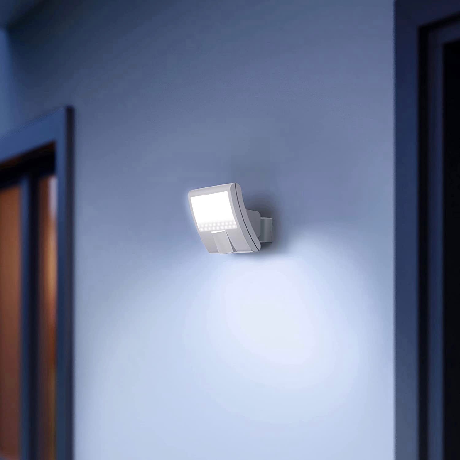 98,95 € Spedizione Gratuita | Applique da esterno 9W 15×12 cm. LED con rilevatore di movimento Alluminio, pmma e carta. Colore bianca