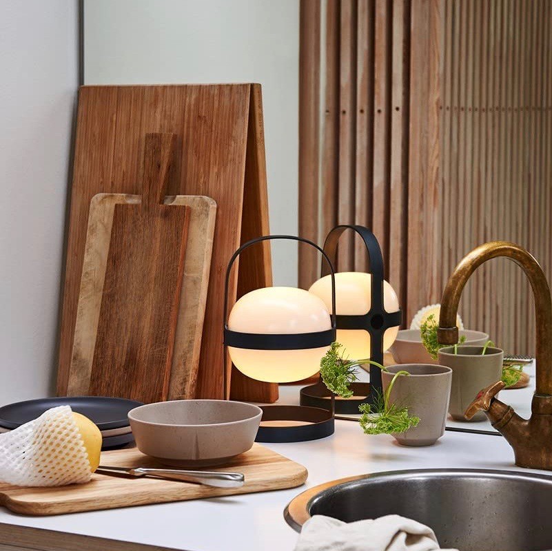 136,95 € Spedizione Gratuita | Lampada da esterno 26×15 cm. Maniglia di presa Acciaio, pmma e metallo. Colore nero